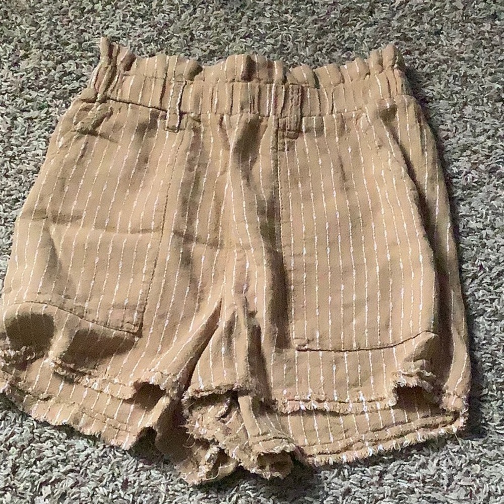 Union Bay (L) Women’s brown and white shorts
